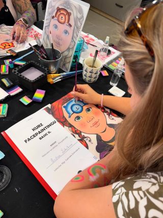 Kurz Malovalní na obličej pro pokročilé - pro málířky které mají lehce osvojené základy s chtějí se zdokonalit ve One...